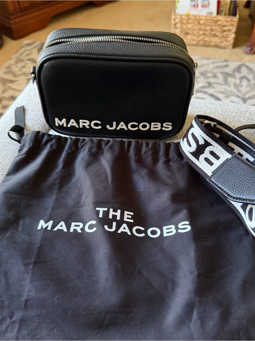 Marc Jacobs Black Leather Logo Camera Crossbody with Branded Strap - Picture 5 of 5